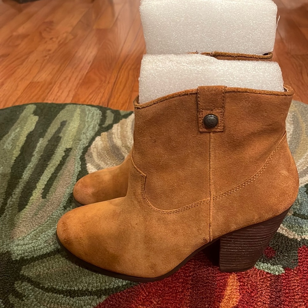 Suede Camel Vince Camuto Booties Womens US 8.5